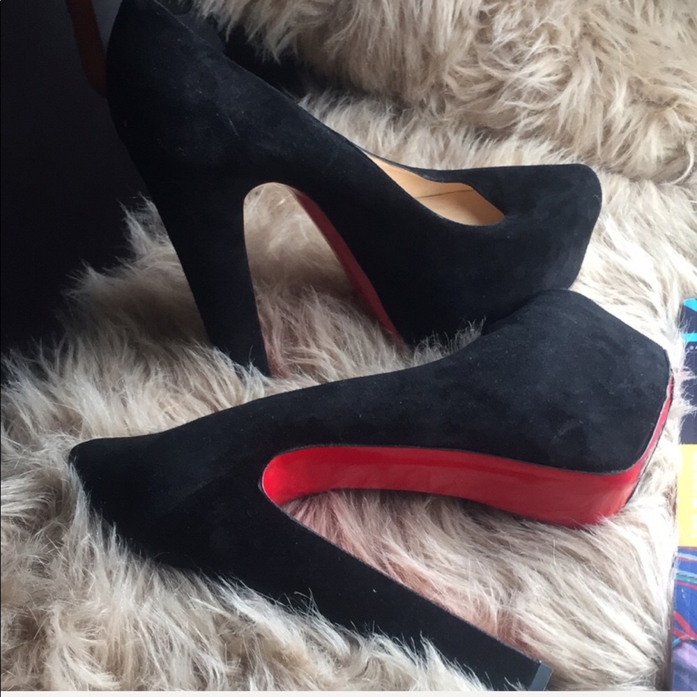 ♥️♥️♥️ BLACK SUEDE 🎀CHRISTIAN LOUBOUTIN ♥️♥️♥️
